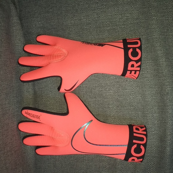 Nike Mercurial Touch Victory Goalie Gloves - Picture 2 of 7